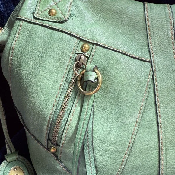 Fossil Green Shoulder Bag with Elegant Design - Picture 5 of 12